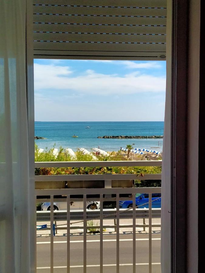 Hotel Ristorante Miramare Pesaro Exterior photo