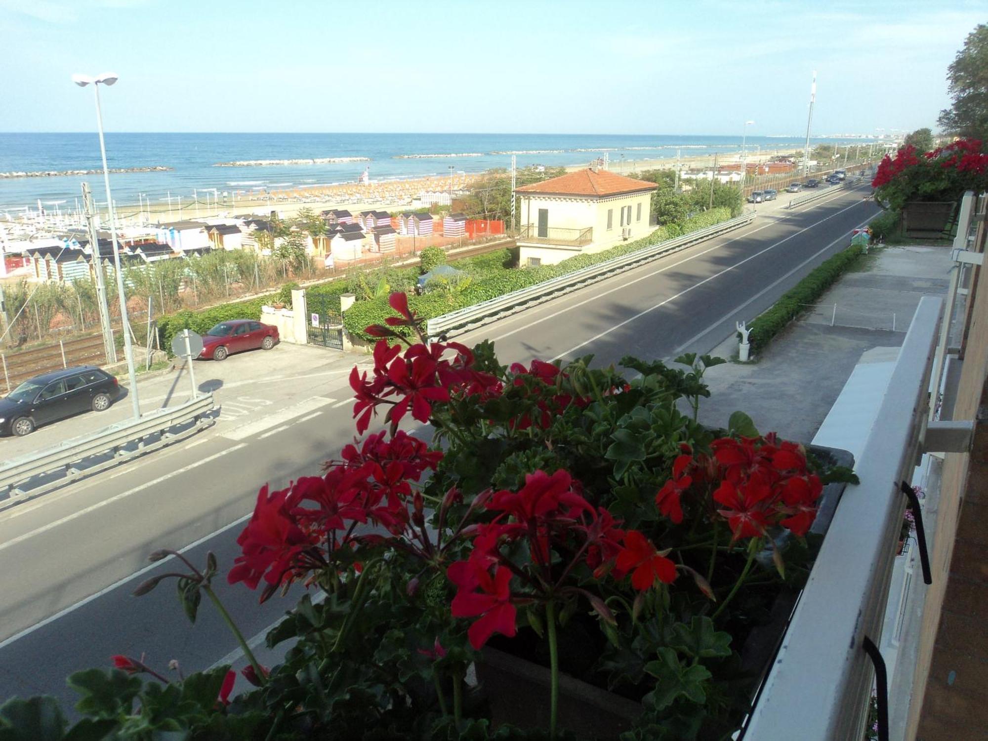 Hotel Ristorante Miramare Pesaro Exterior photo