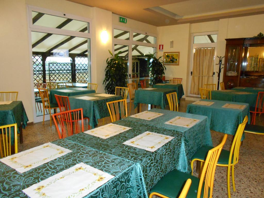 Hotel Ristorante Miramare Pesaro Exterior photo